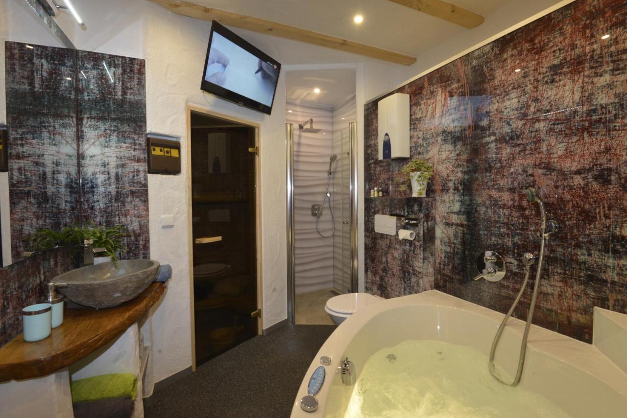 Eifel Kate, Relaxen Mit Sauna Und Whirlpool Dahlem  ภายนอก รูปภาพ